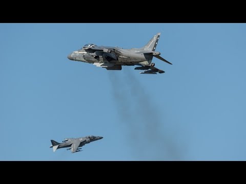 Double USMC AV-8B Harrier Demonstration