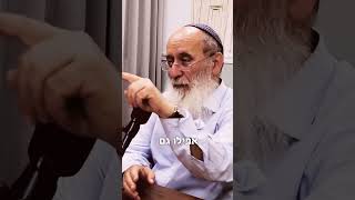 הרב שמואל אליהו והרב אורי שרקי | העולם הופך ונהיה טוב יותר (הרב שמואל אליהו) - התמונה מוצגת ישירות מתוך אתר האינטרנט יוטיוב. זכויות היוצרים בתמונה שייכות ליוצרה. קישור קרדיט למקור התוכן נמצא בתוך דף הסרטון