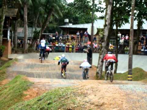 1ª Bateria Classificatória do Sabado - Campeonato Brasileiro de Bicicross 2012 - Jaragua do Sul