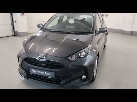 Toyota Yaris 1.5 HYBRID LUNA LOW KMS - Image 2