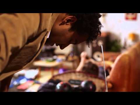 フューチャー・マシン - Ep 1: That's My Bearsuit (The Future Machine - Ep 1: That's My Bearsuit)