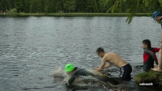 preview picture of video 'JuraDéfi 2014. Passage de relais. Course-Natation. Etang de la Gruère'