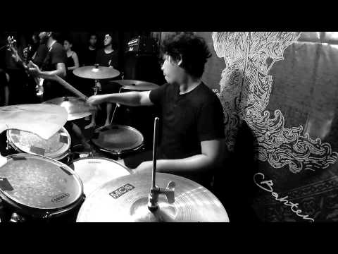 2014.10.04 Nothing Underneath - Khiffarah (Live at Rainhouse Music)