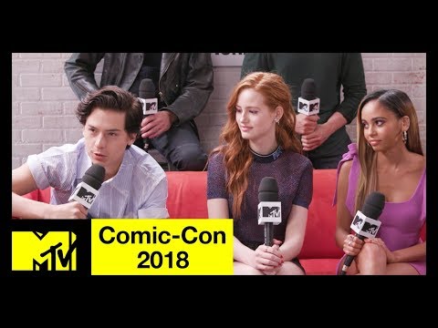 'リバーデイル'シーズン3のキャスト、キャラクター死去＆その他も！｜Comic-Con 2018｜MTV| コミコン2018｜コミコン2018｜MTV ('Riverdale' Cast on Season 3, Character Deaths & More! | Comic-Con 2018 | MTV)