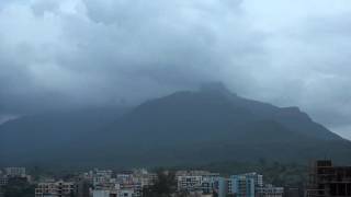 preview picture of video 'Chanderi Fort and clouds.....'