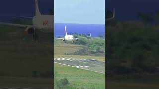 Download lagu detik-detik pesawat lion air mendarat di bandara komodo 01 #pesawat #lionair mp3