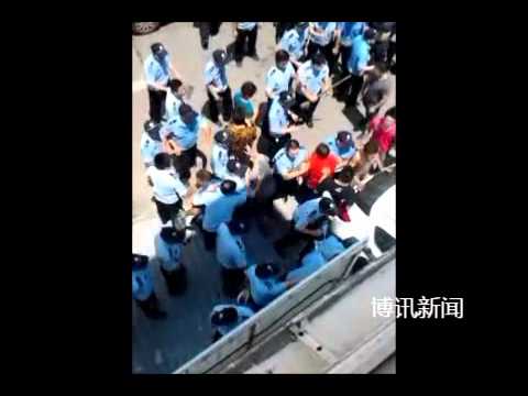 启东人民抗议造纸厂排污被警察围殴(视频)