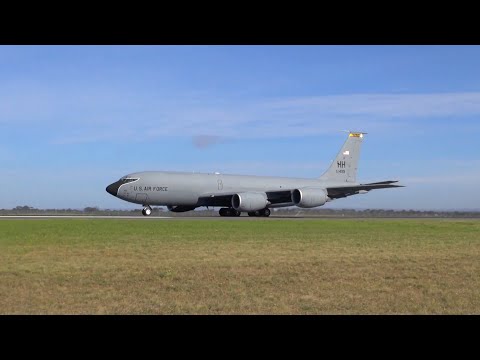 USAF Boeing KC135 Stratotanker loud takeoff