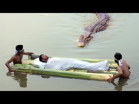 Crocodile Attack Man in Water | Crocodile attack Man | crocodile attack stories 2