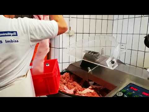 Bratwurstherstellung: Kuttern