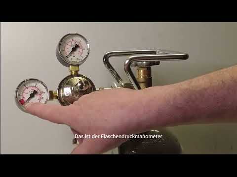 Bier zapfen , den Druckminderer für CO 2 richtig einstellen.
