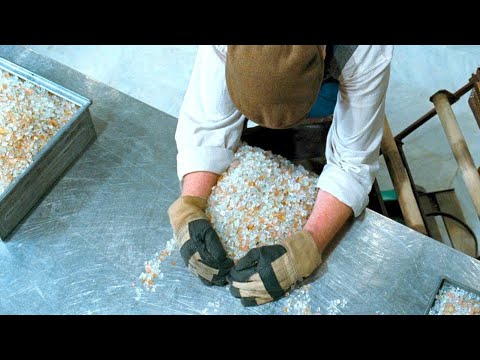 Cleaners Planned For 15 Years, Stole Two Tons Of Diamonds From The company Overnight