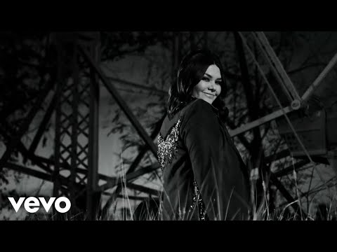 Yuridia - Alma Enamorada (Video Oficial)