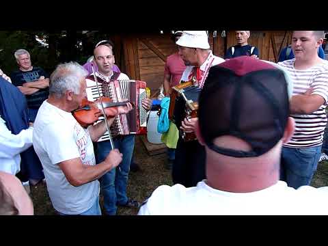 Detva-2018- - Janči karlík aJarko Jackuliak- borovka, skala-skala