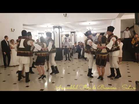 Ansamblul de dansatori Flori de Bucovina din Sadova