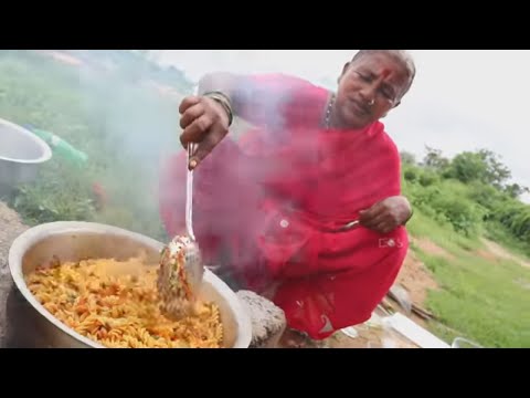 download lagu mp3 mp4 Desi Sauce, download lagu Desi Sauce gratis, unduh video klip Desi Sauce