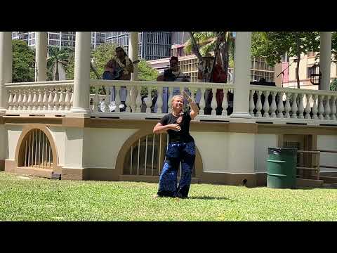 'Uhe'uhene - "Lei Nani" with Hula