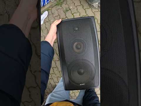 Нашли колонку Sony и винтажное радио