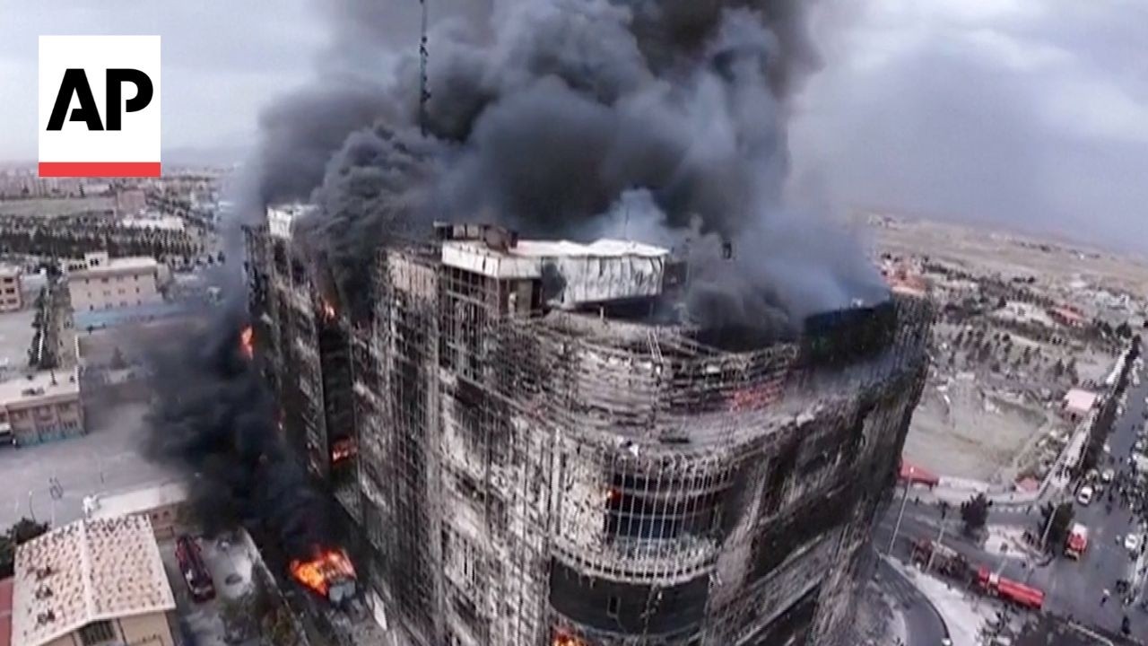 Video | Fire at a shopping center in Iran kills 8 people and injures 40