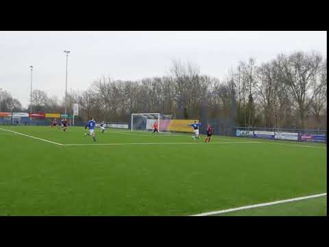 Uit tegen Woezik. Doelpunt Martijn 2