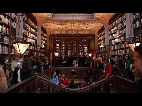 بالفيديو تعرف على مكتبة تاريخية ألهمت مؤلفة "هاري بوتر"…