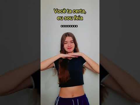 Trava na pose, chama no zoom da um close, trava na pose ela chama no zoom da um close.