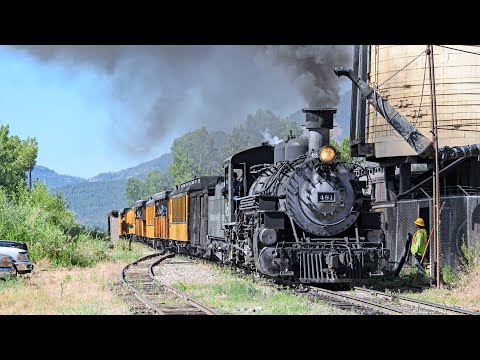 image-Where does the Durango Silverton train go?