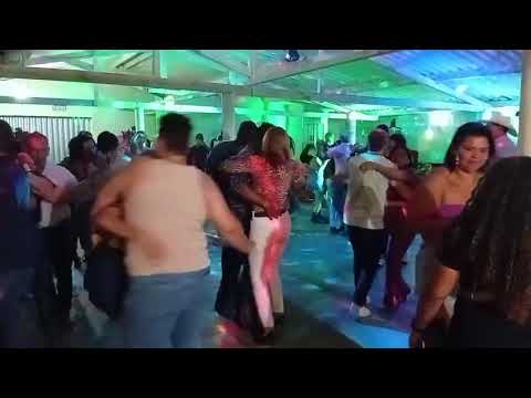 Forró na danceteria JK Iporá Goiás show com Rafael Silva o Cachorrão do forró contato 64992663161