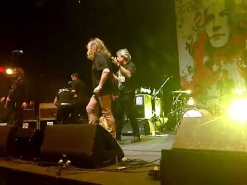 ROBERT PLANT FAN ATTACK IN BUENOS AIRES 2012