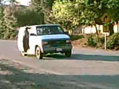 UNIVERSAL T.V. - Gas Breakin' In Hyphy Heffy's Van