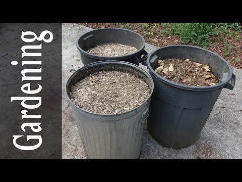 Cub Cadet CS 3310 Gas Chipper in Operation