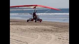 preview picture of video 'Ultralight aircraft landing on the beach in Mazatlan Mexico'