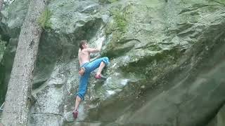 Video thumbnail of Astronautenwiener, 8a. Magic Wood