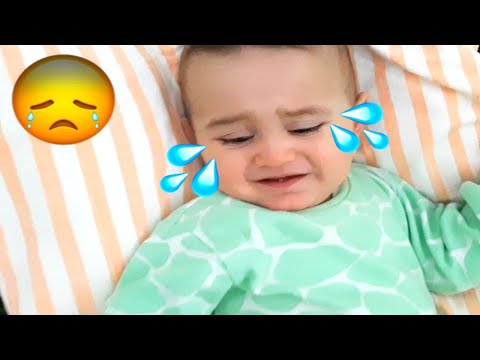 Çok ses çıkınca Yusuf Emir uyandı. Efe kardeşine babasının aldığı oyuncaklarını gösterdi