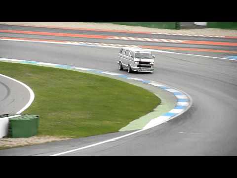 Mercedes 500 SL Vs  VW Bus T3 ???
