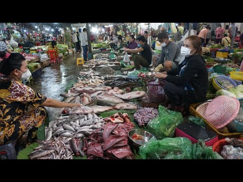 Morning Daily Life Style @Phsa Tomnub - Morning Food Market Scene at Tomnub Market Near Camko City