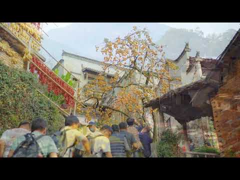 O final do outono em Huangling é pitoresco.