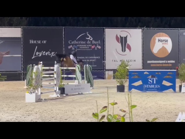 The half-sister of the mother of this frozen embryo is the CSI 1.55m jumping mare Iron Lady van't Meulenhof with rider Jeroen de Winter.