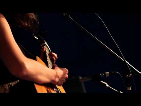 Premiere: Alela Diane - The Way We Fall (Live)