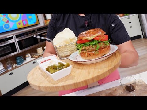 ¡Así se prepara una hamburguesa de atún! | Sale el Sol
