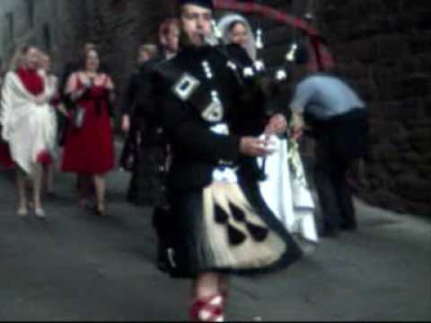 The Scottish piper in Italy plays at a wedding in Rome, Lazio