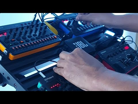 Roland Aira Compact T8 J6 S1 E4 // Fully Battery Powered Portable Pedalboard Setup