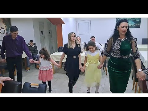 Kolo za Hasmira Sejfica i njegove kcerke iz Stoborana - Restoran kod Gerija