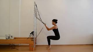 Agachamento e Fortalecimento de Membros Superiores com a Barra Torre no Wall