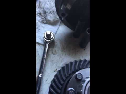 Suzuki samurai differential rebuild and locker install