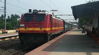 preview picture of video 'LGD WAP-4 Pinakini express clobbers Kathivakkam!!'