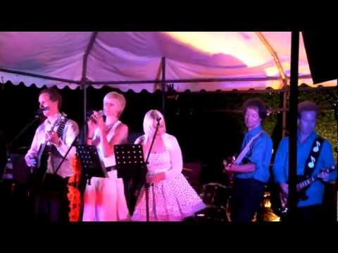 Best live party/wedding band to hire in Surrey - live video of "Love Shack" - Famous Five Band