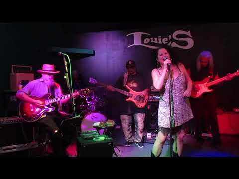 Zola Moon ---Bad dog fight