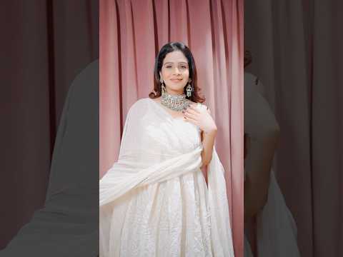 See how Fenil completes her look at Indriya’s new Ahmedabad store by finding the perfect piece.