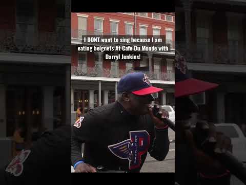 Adorei isso - NÃO quero cantar porque estou comendo Beignets no Cafe Du Monde com Darryl Jenkins